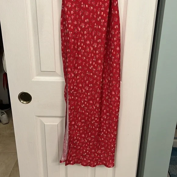 NEW NEVER WORN RESA Madison Maxi Dress in Raspberry Red Pink Satin Midi XS - Picture 4 of 6
